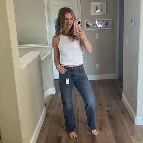 FLASH SALE! Levi's 90's black distressed relaxed jeans - Picture 4 of 17